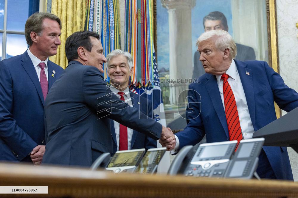 US President Donald Trump announces a drug pricing deal during a press conference in the Oval Office