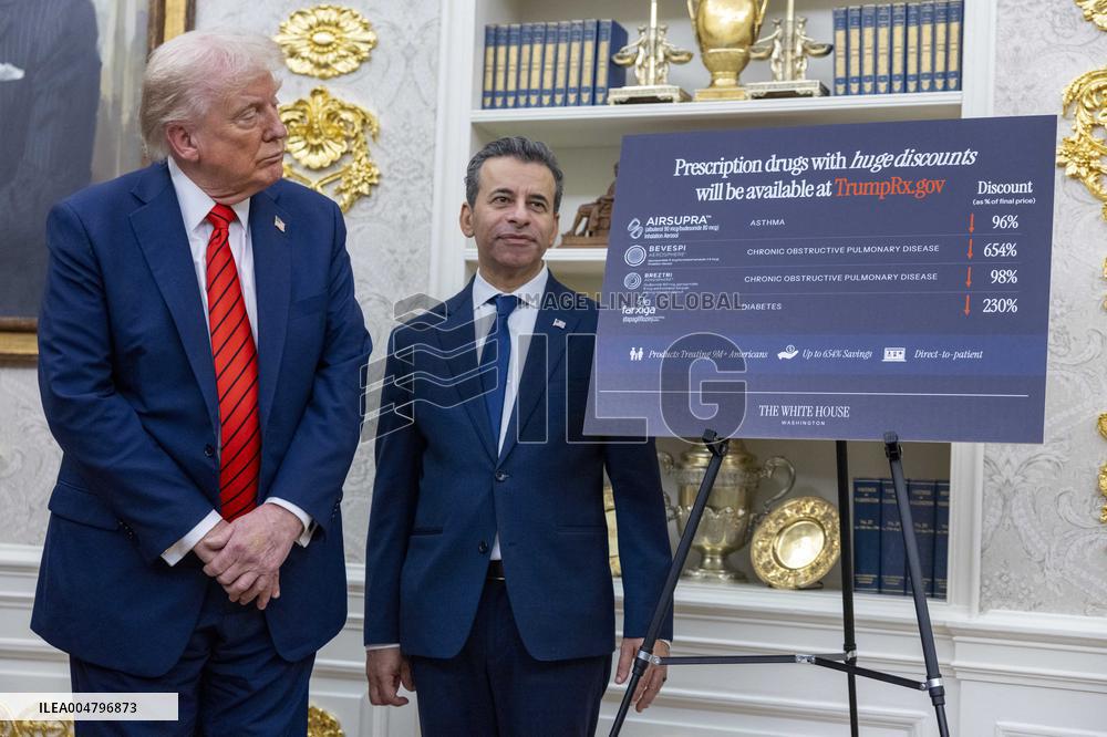 US President Donald Trump announces a drug pricing deal during a press conference in the Oval Office