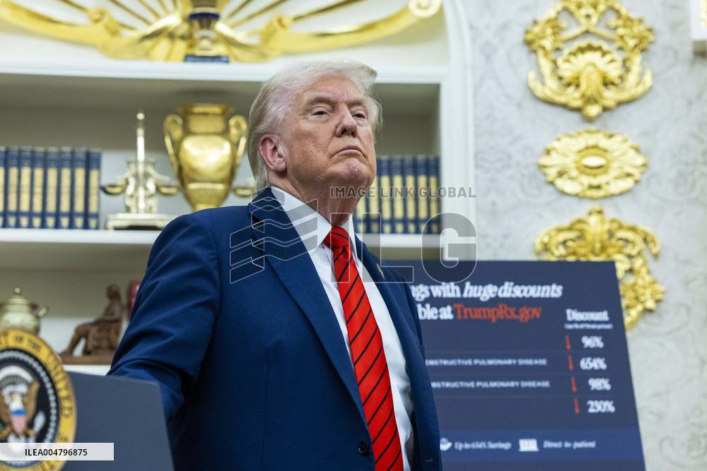 US President Donald Trump announces a drug pricing deal during a press conference in the Oval Office