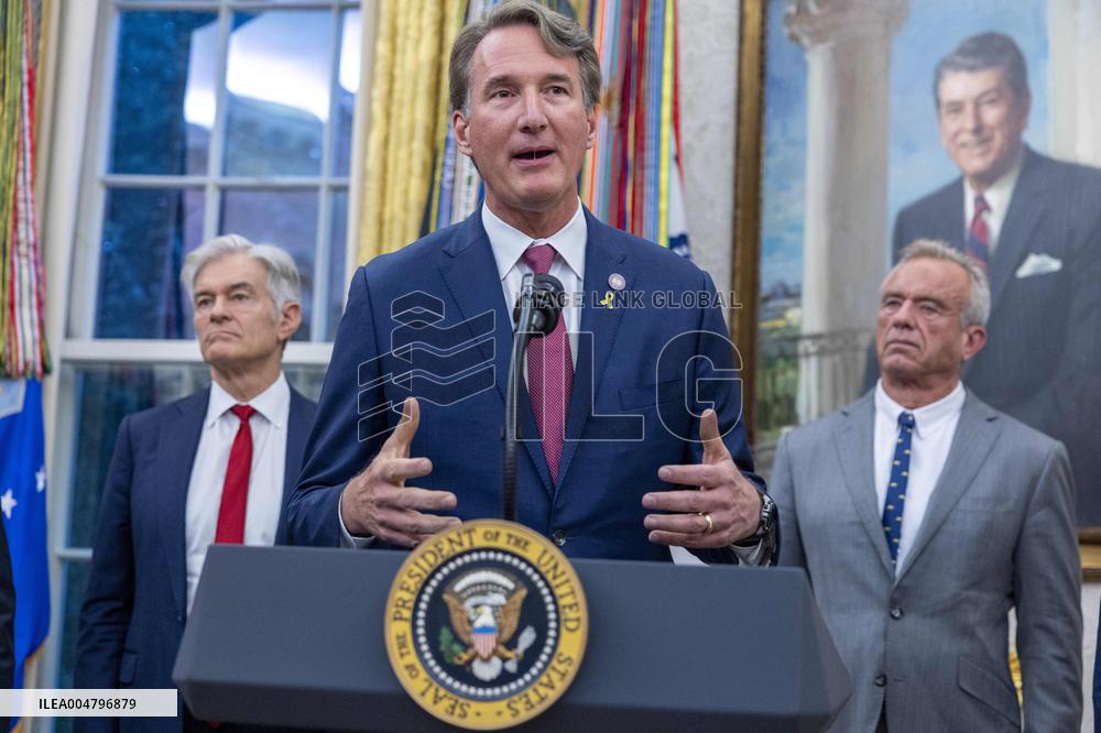 US President Donald Trump announces a drug pricing deal during a press conference in the Oval Office