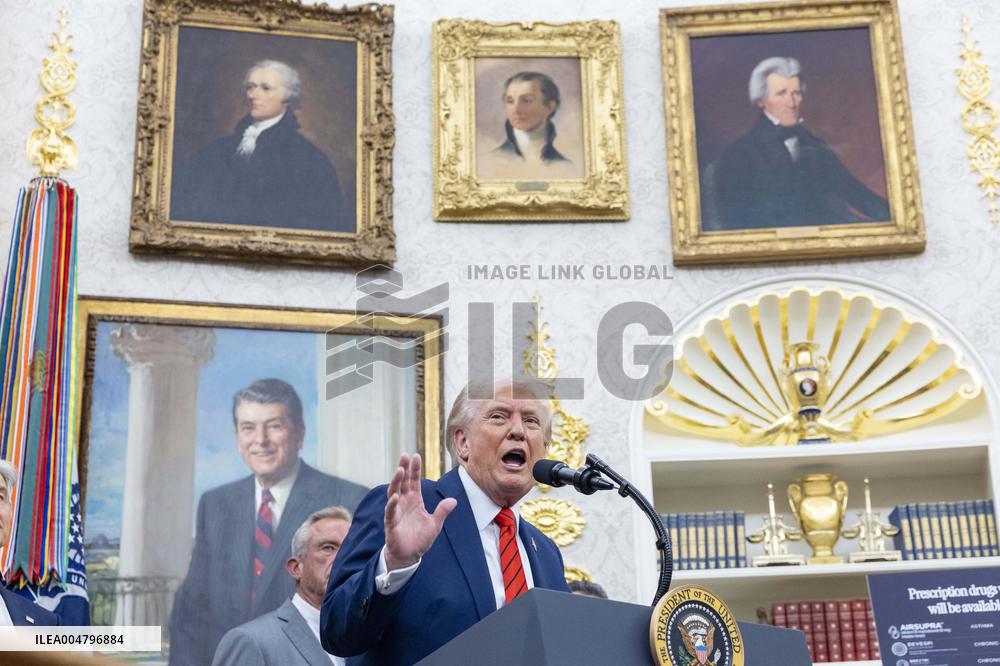 US President Donald Trump announces a drug pricing deal during a press conference in the Oval Office