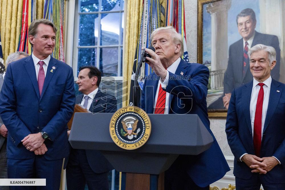 US President Donald Trump announces a drug pricing deal during a press conference in the Oval Office