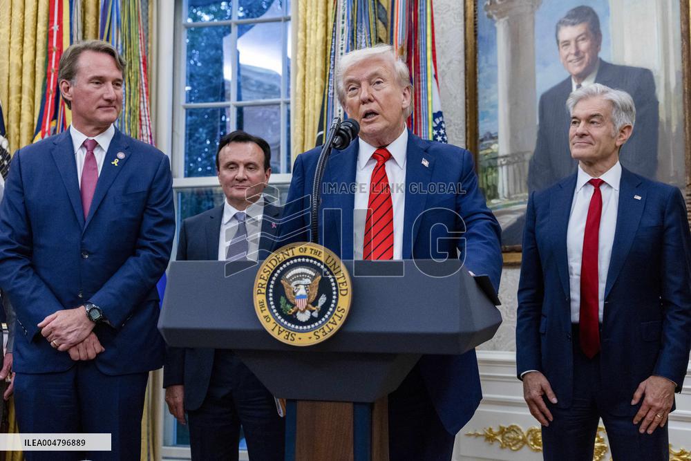 US President Donald Trump announces a drug pricing deal during a press conference in the Oval Office