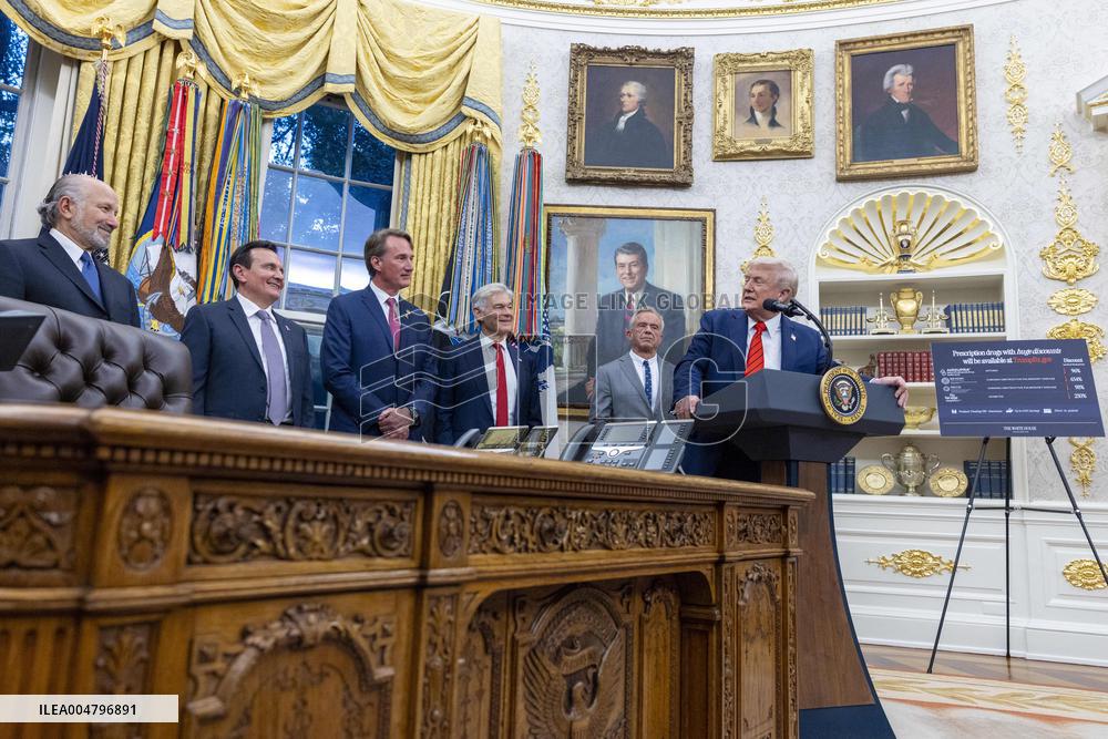 US President Donald Trump announces a drug pricing deal during a press conference in the Oval Office