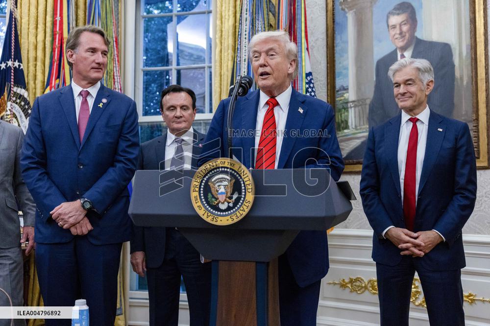 US President Donald Trump announces a drug pricing deal during a press conference in the Oval Office