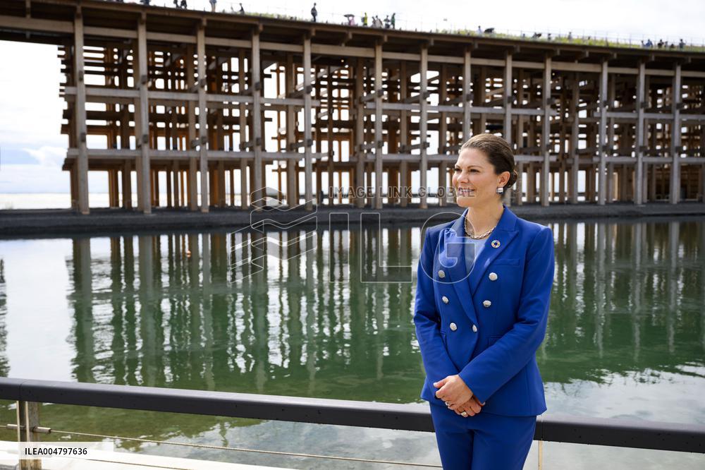 CROWN PRINCESS IN OSAKA