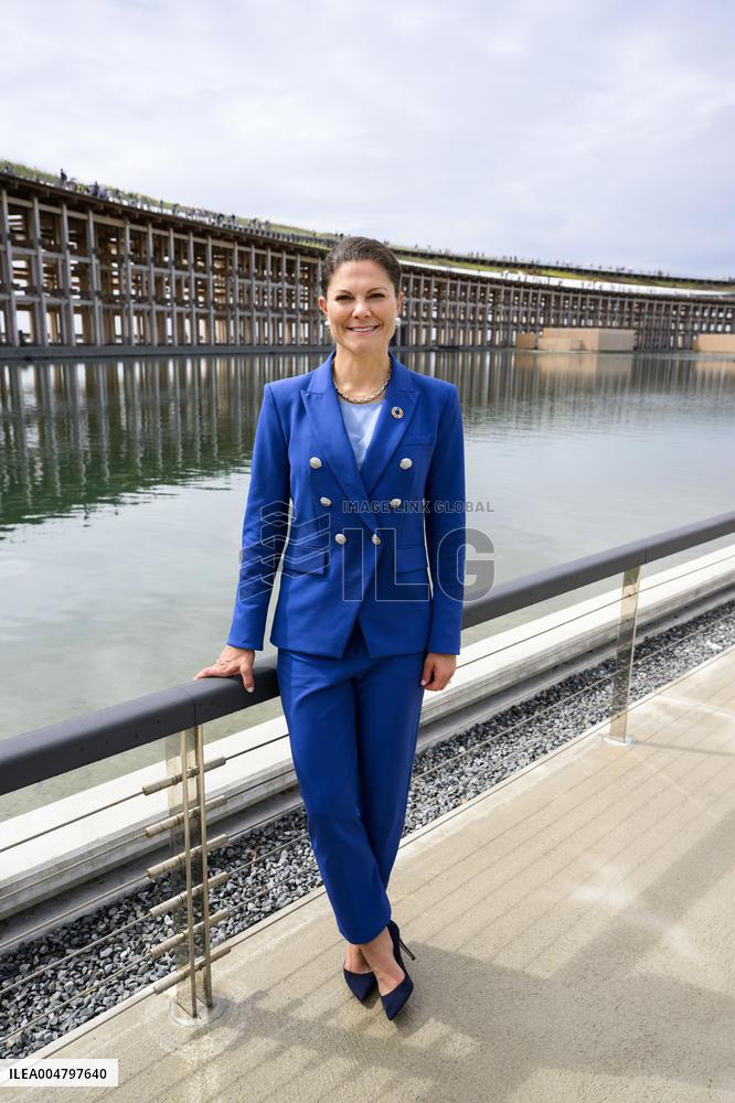 CROWN PRINCESS IN OSAKA