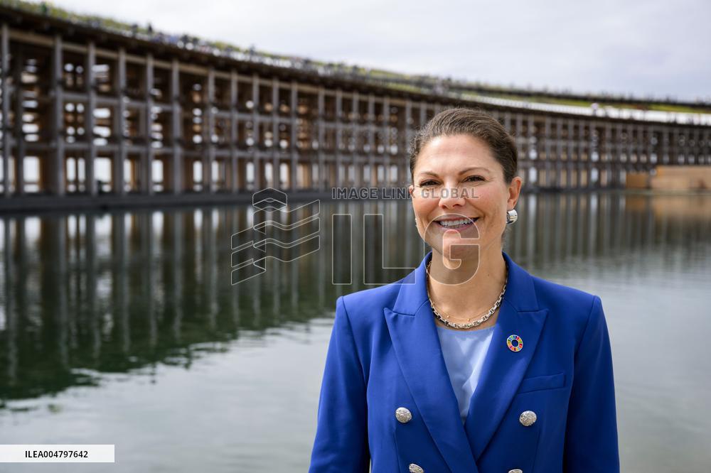 CROWN PRINCESS IN OSAKA