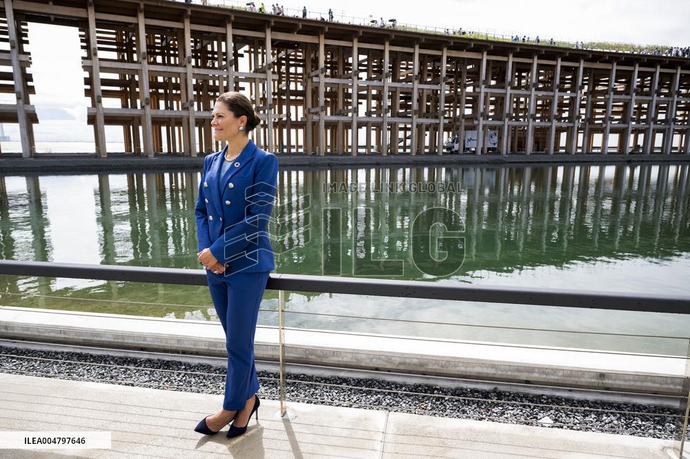 CROWN PRINCESS IN OSAKA