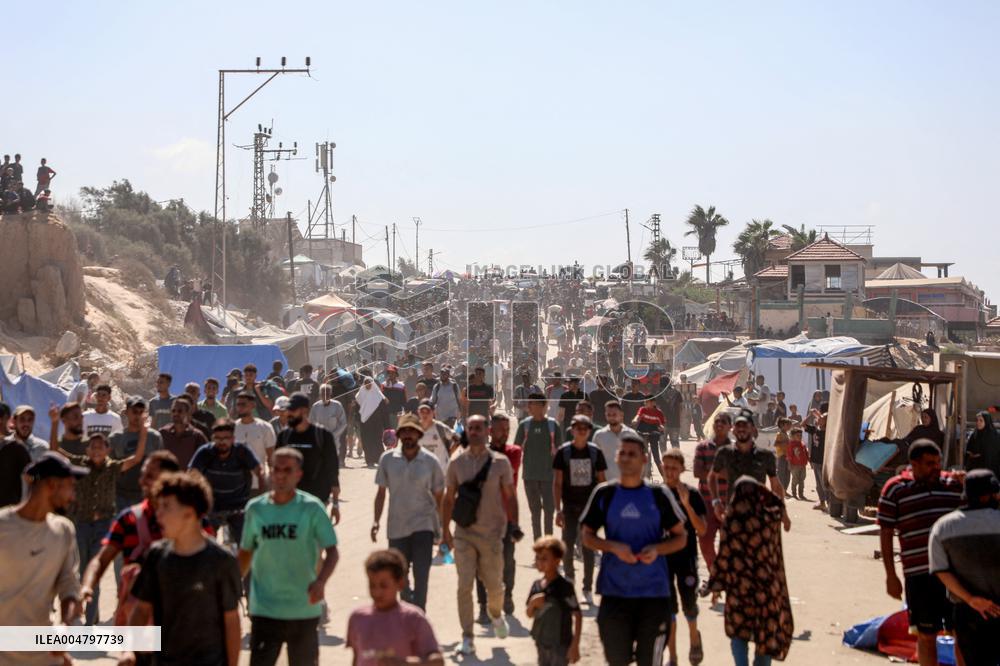 Palestinians Returning to Gaza City - Palestine