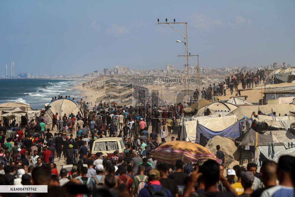 Palestinians Returning to Gaza City - Palestine