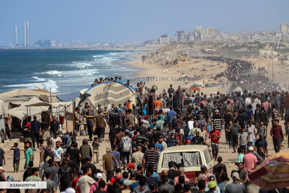 Palestinians Returning to Gaza City - Palestine