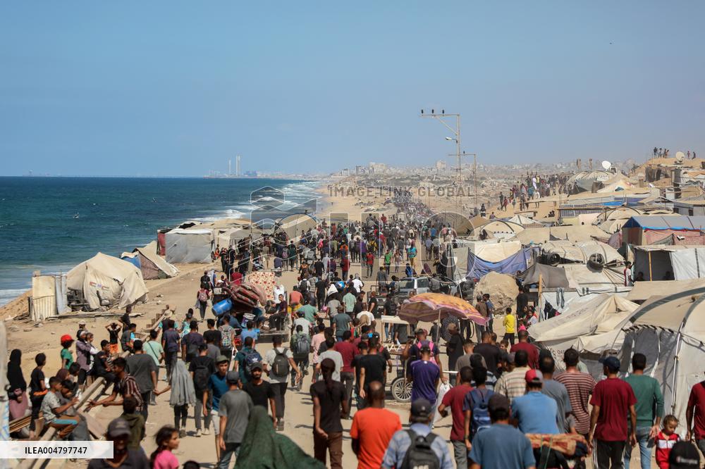 Palestinians Returning to Gaza City - Palestine