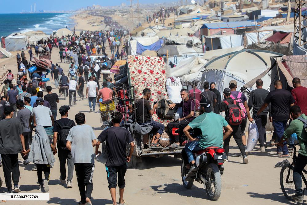 Palestinians Returning to Gaza City - Palestine