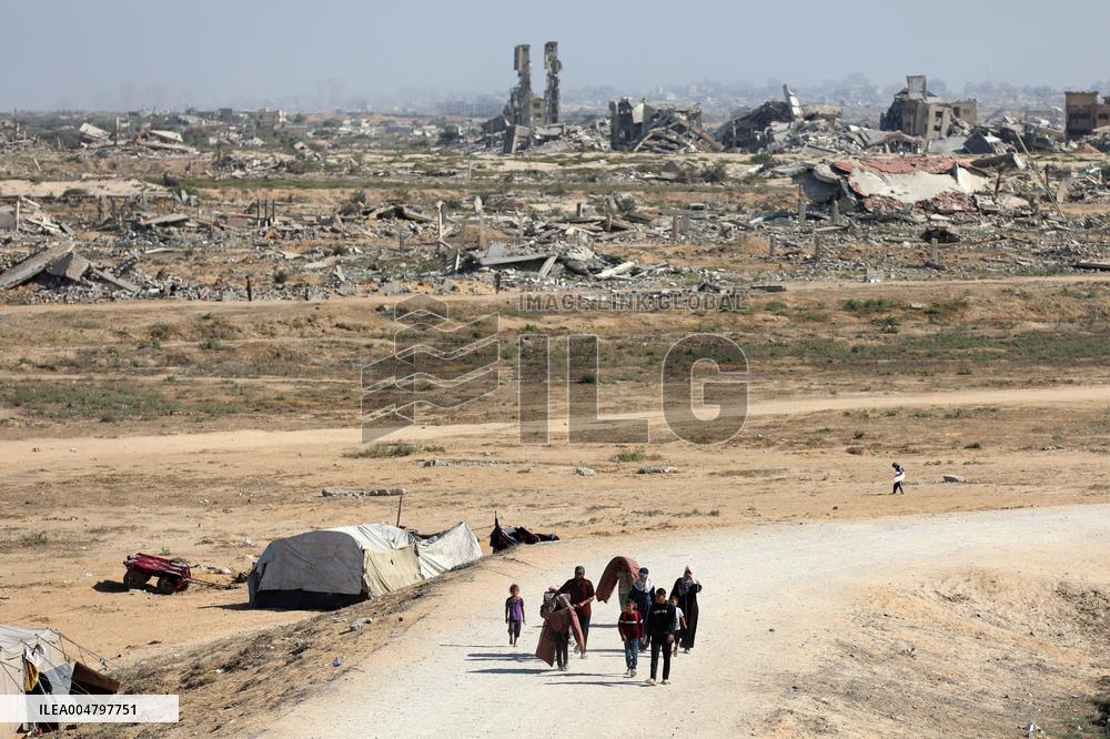 Palestinians Returning to Gaza City - Palestine