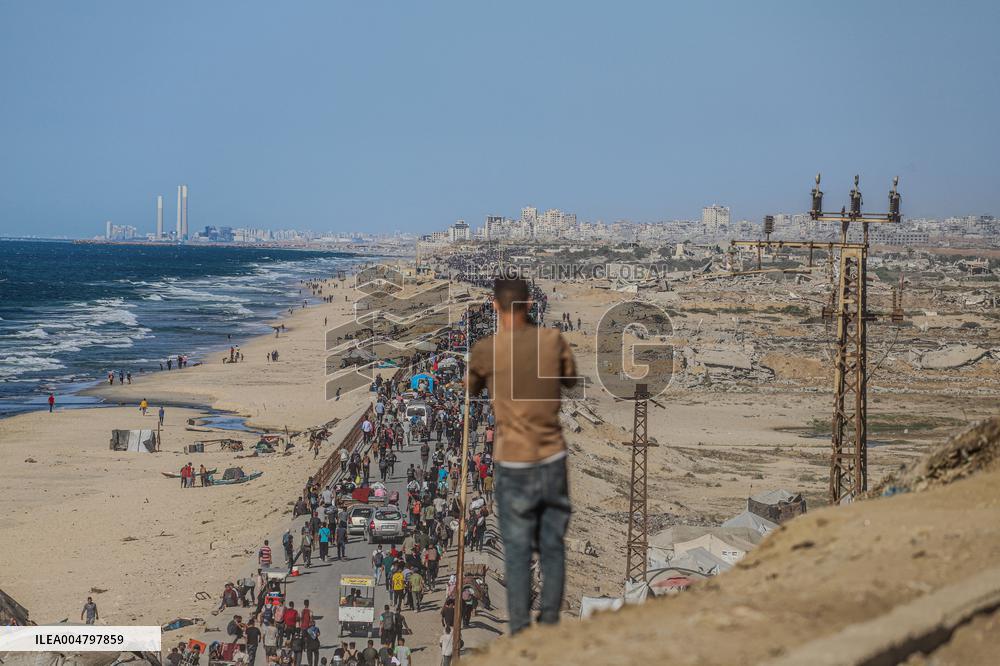 Palestinians Returning to Gaza City - Palestine