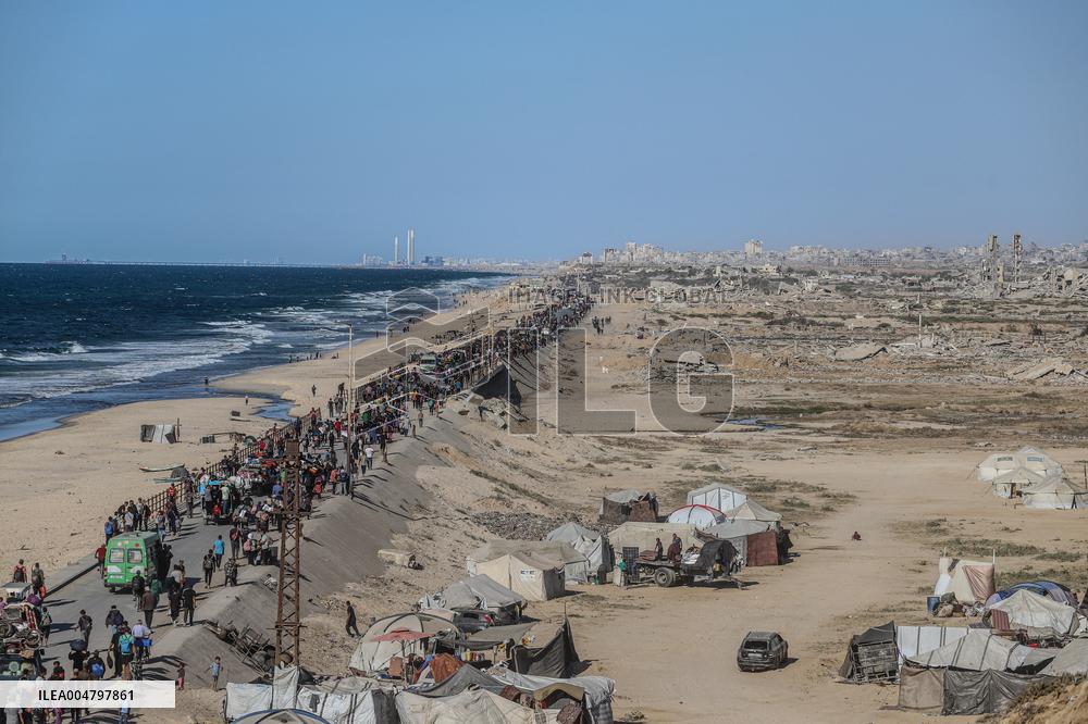 Palestinians Returning to Gaza City - Palestine