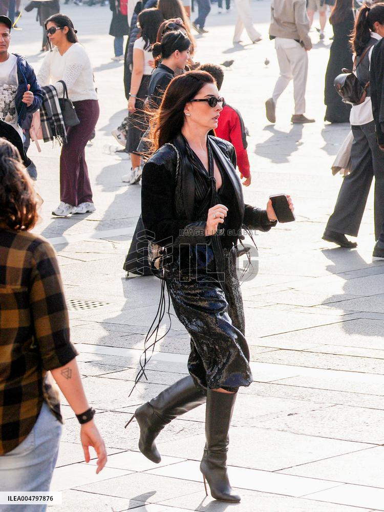 Anne Hathaway filming The Devil Wears Prada 2 in Milan - Italy