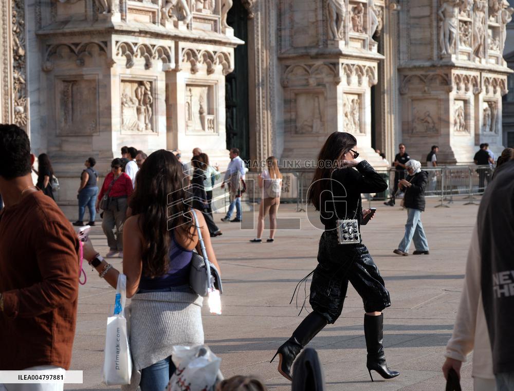 Anne Hathaway filming The Devil Wears Prada 2 in Milan - Italy