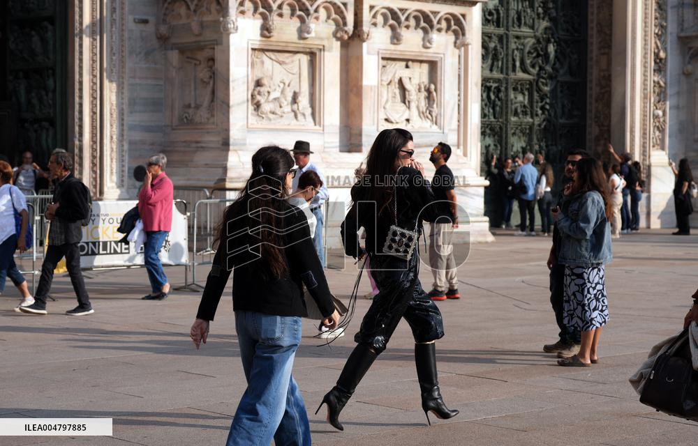 Anne Hathaway filming The Devil Wears Prada 2 in Milan - Italy