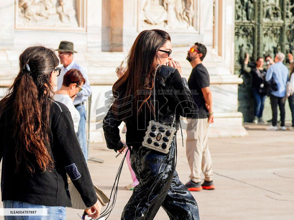 Anne Hathaway filming The Devil Wears Prada 2 in Milan - Italy