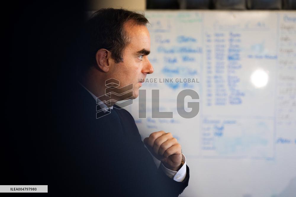 French PM Sebastien Lecornu Visits A Police Station - Hay-les-Roses