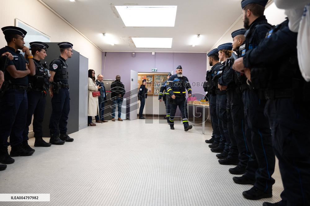 French PM Sebastien Lecornu Visits A Police Station - Hay-les-Roses