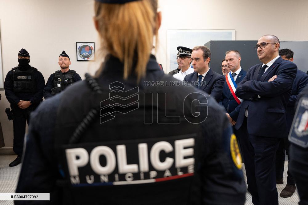 French PM Sebastien Lecornu Visits A Police Station - Hay-les-Roses
