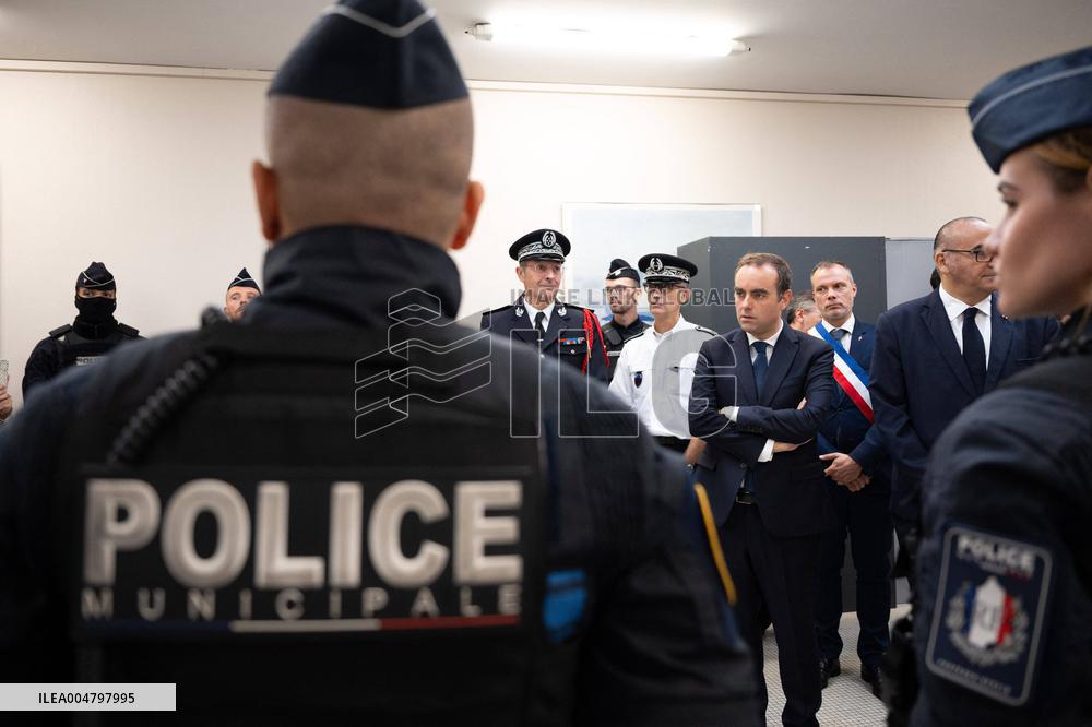 French PM Sebastien Lecornu Visits A Police Station - Hay-les-Roses