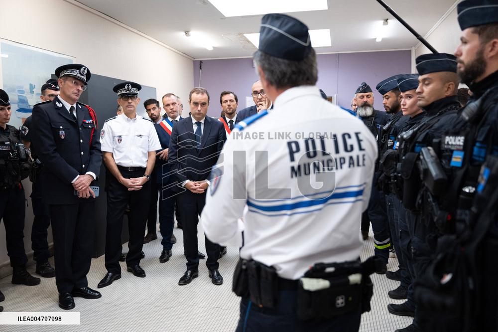 French PM Sebastien Lecornu Visits A Police Station - Hay-les-Roses