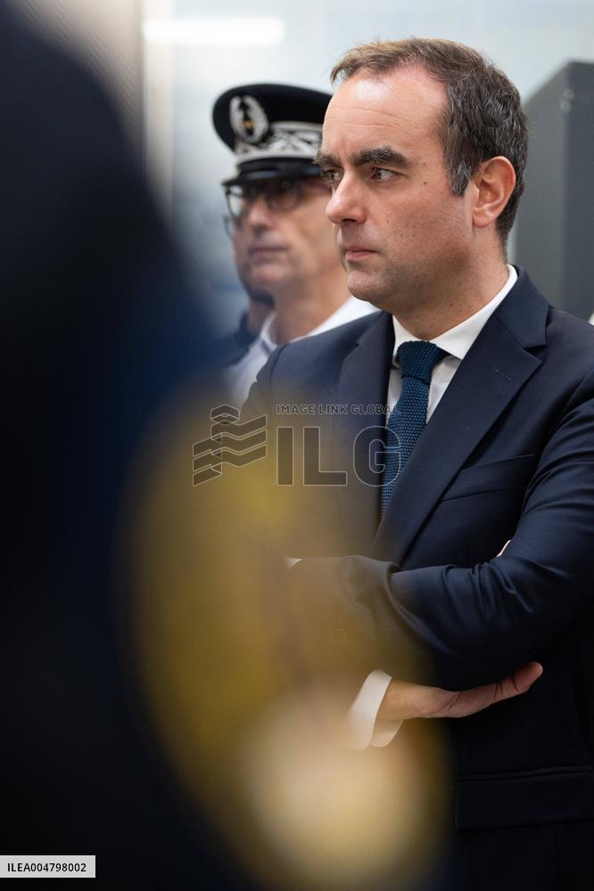 French PM Sebastien Lecornu Visits A Police Station - Hay-les-Roses