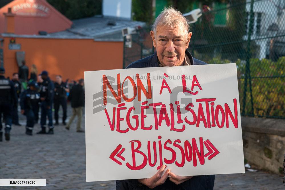 Anne Hidalgo Faced Protesters At Fête des Vendanges - Montmartre