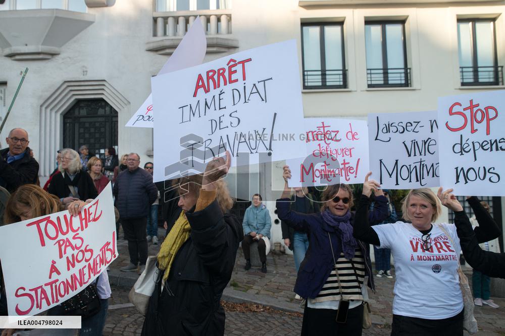 Anne Hidalgo Faced Protesters At Fête des Vendanges - Montmartre
