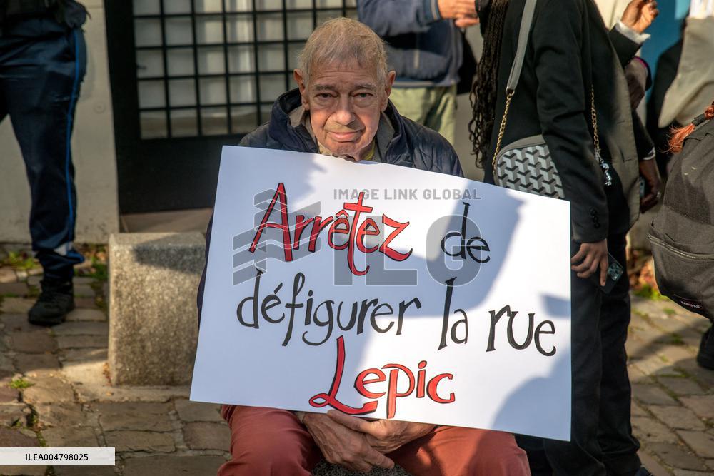 Anne Hidalgo Faced Protesters At Fête des Vendanges - Montmartre