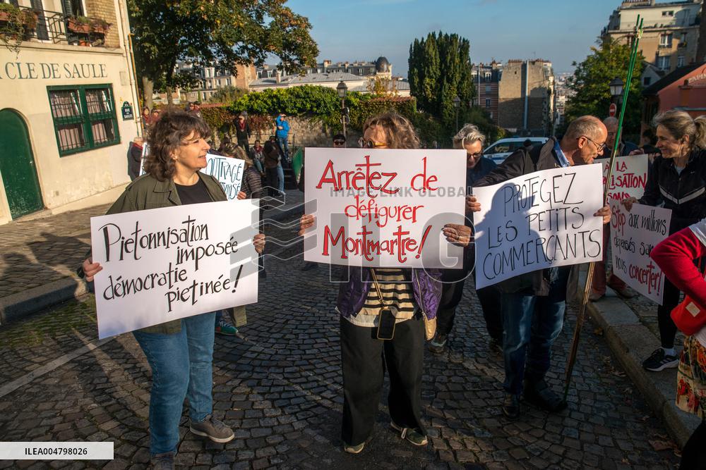 Anne Hidalgo Faced Protesters At Fête des Vendanges - Montmartre