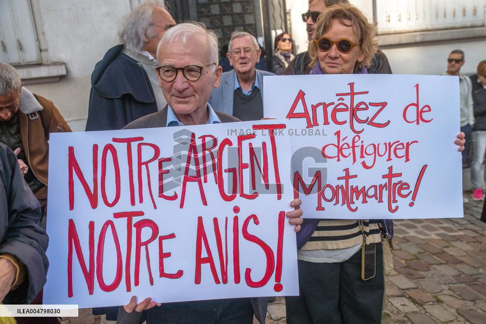 Anne Hidalgo Faced Protesters At Fête des Vendanges - Montmartre