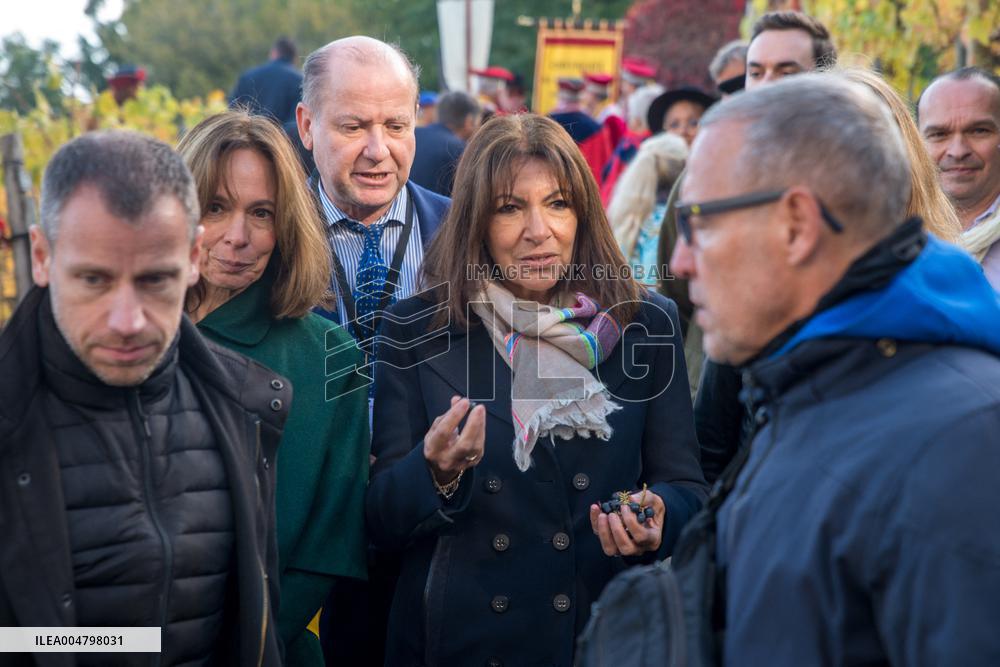 Anne Hidalgo Faced Protesters At Fête des Vendanges - Montmartre