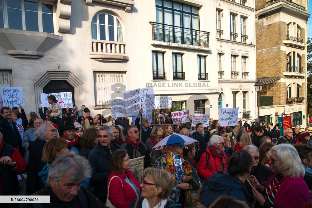 Anne Hidalgo Faced Protesters At Fête des Vendanges - Montmartre