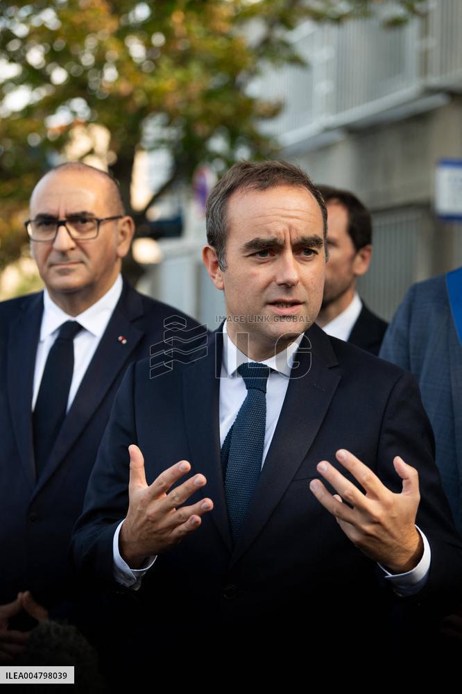 French PM Sebastien Lecornu Visits A Police Station - Hay-les-Roses