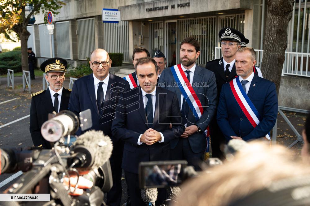 French PM Sebastien Lecornu Visits A Police Station - Hay-les-Roses
