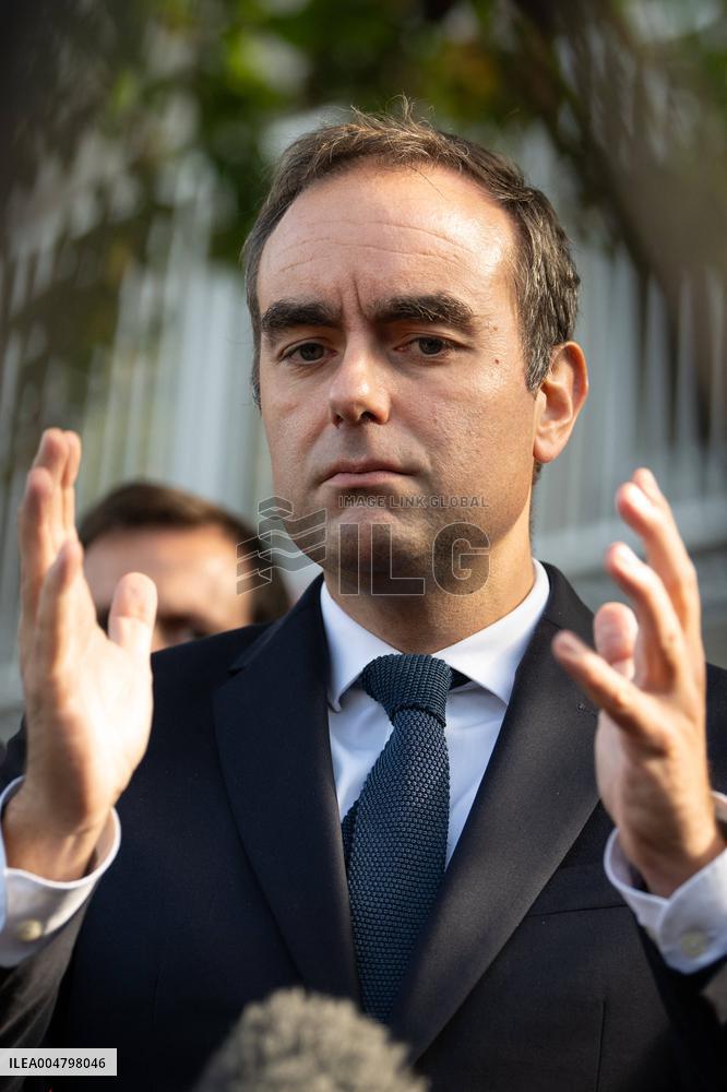 French PM Sebastien Lecornu Visits A Police Station - Hay-les-Roses