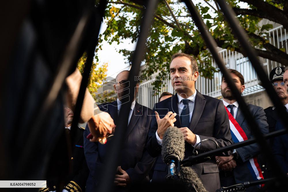 French PM Sebastien Lecornu Visits A Police Station - Hay-les-Roses
