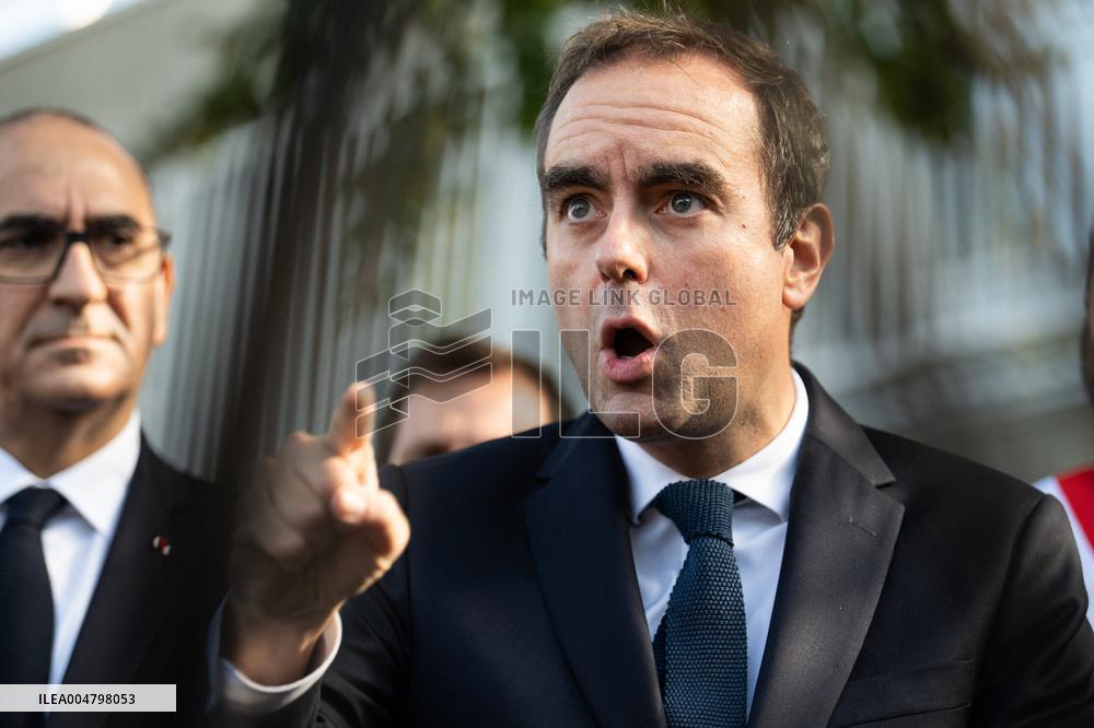 French PM Sebastien Lecornu Visits A Police Station - Hay-les-Roses