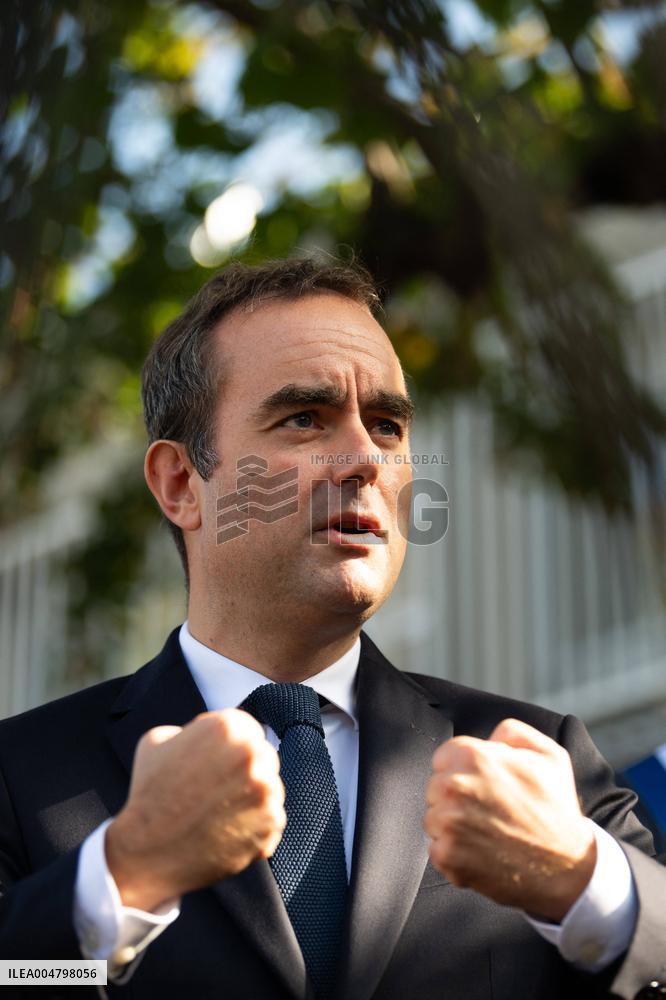 French PM Sebastien Lecornu Visits A Police Station - Hay-les-Roses