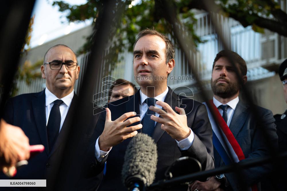 French PM Sebastien Lecornu Visits A Police Station - Hay-les-Roses