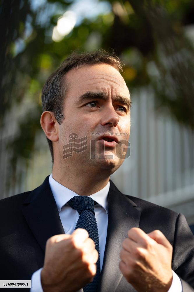 French PM Sebastien Lecornu Visits A Police Station - Hay-les-Roses