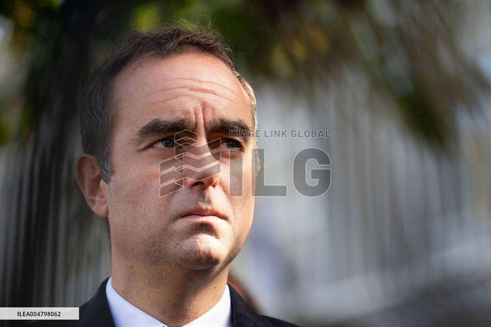 French PM Sebastien Lecornu Visits A Police Station - Hay-les-Roses