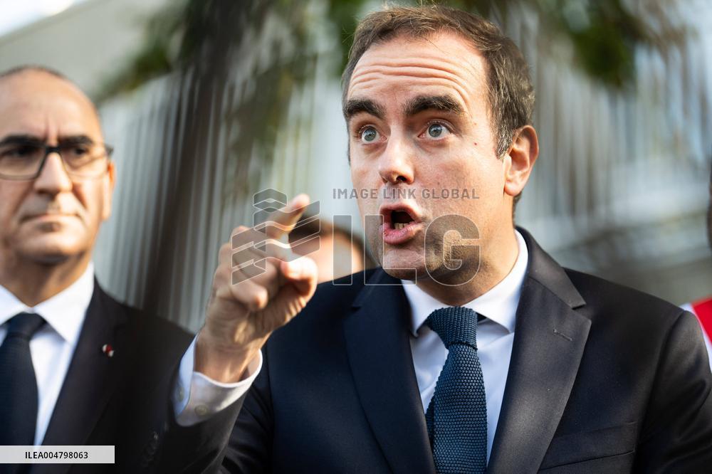 French PM Sebastien Lecornu Visits A Police Station - Hay-les-Roses