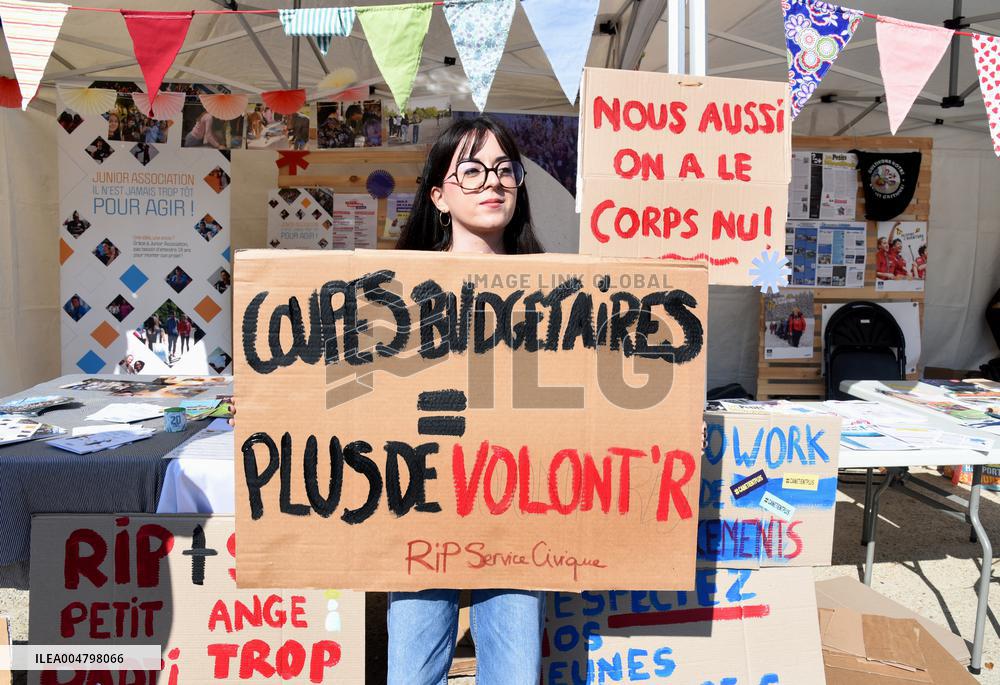 Mobilization Of Associations Against Budget Cuts - Paris
