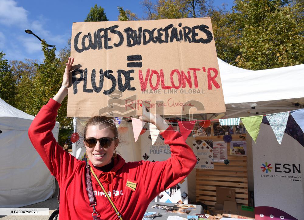 Mobilization Of Associations Against Budget Cuts - Paris